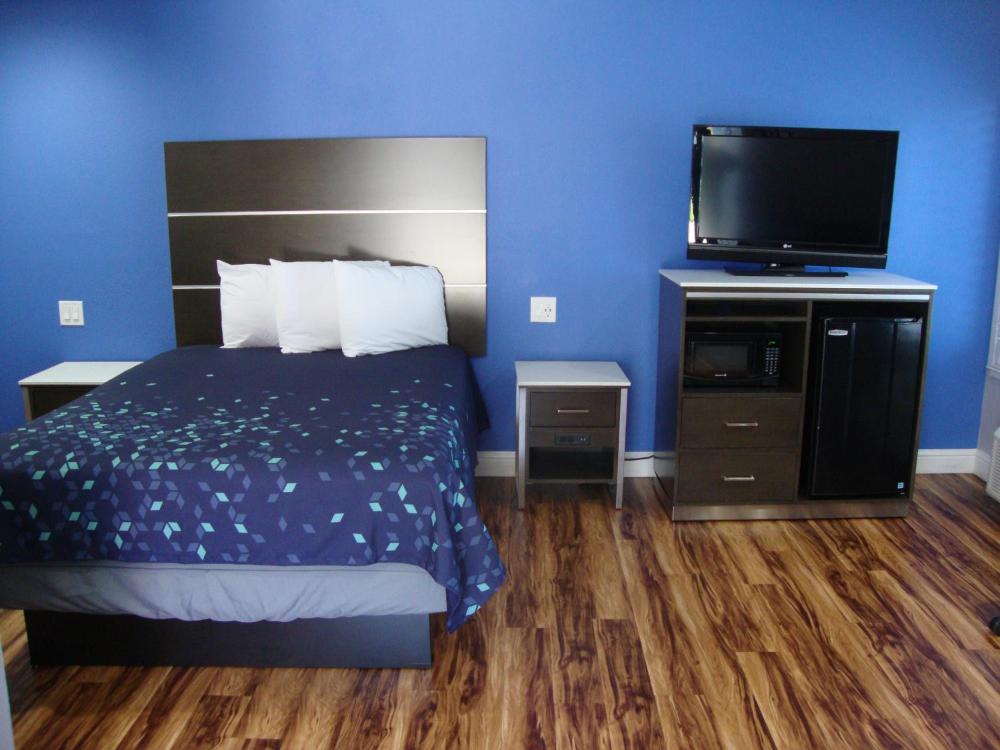 Queen Room - Disability Access interior